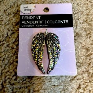 - Beads landing pendant wings crystal